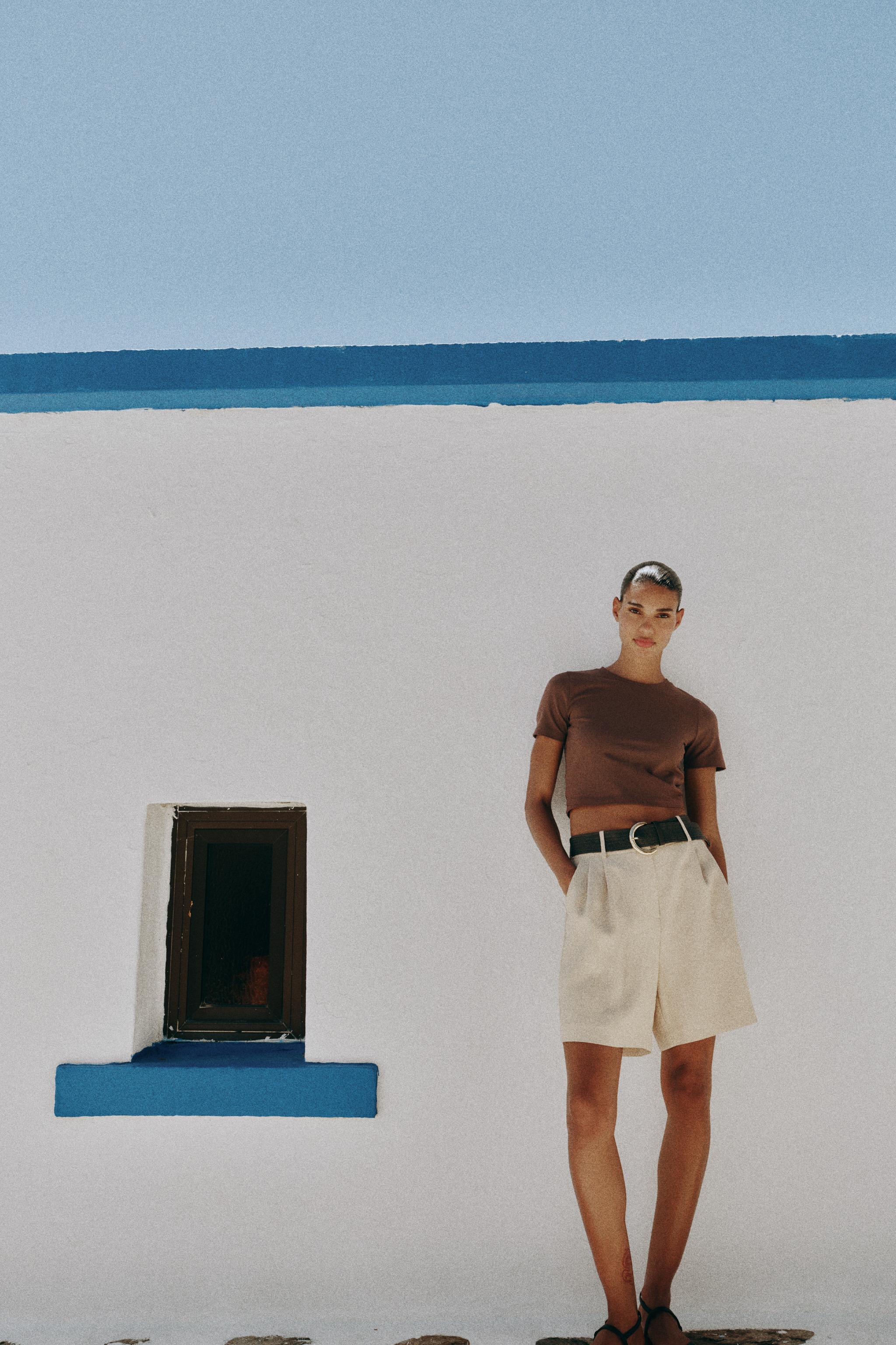 BERMUDA À PINCES ET CEINTURE